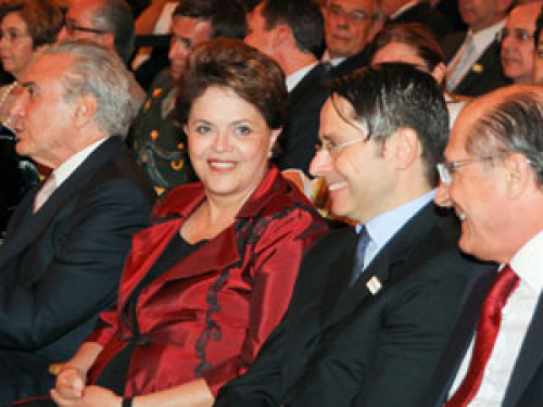 Dilma defende liberdade de imprensa em evento de aniversário da Folha de S.Paulo Dilma, durante evento de aniversário do Jornal Folha de São Paulo.
