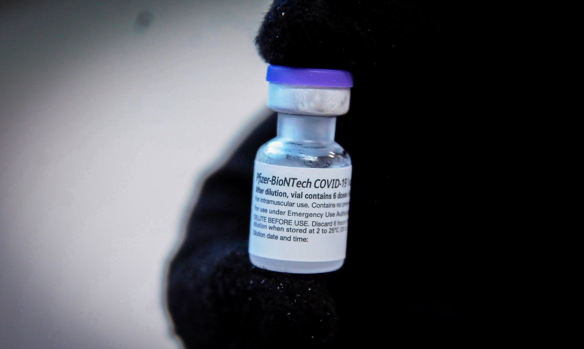Vacina de reforço tem eficácia de 95,6%, diz Pfizer-BioNTech Vacina de reforço tem eficácia de 95,6%, diz Pfizer-BioNTech