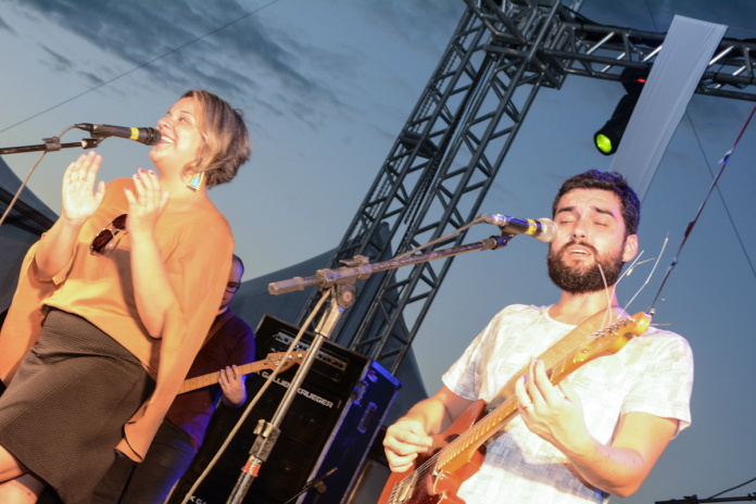 PúrPura cativa público com show ao pôr do sol no Porto Geral Foto: Divulgação