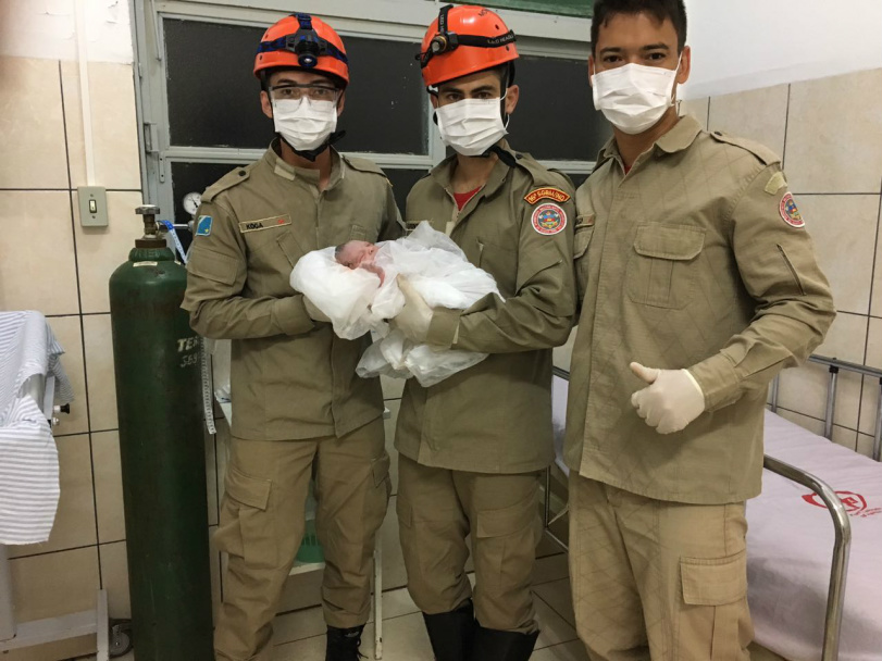 Bombeiros realizam parto em residência de Amambai nesse final de semana Bombeiros realizaram parto em residência em Amambai / Foto: Corpo de Bombeiros