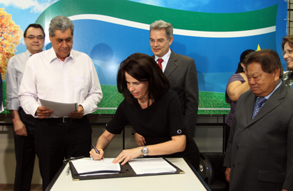 André entrega licença de instalação da fábrica de fertilizantes da Petrobrás