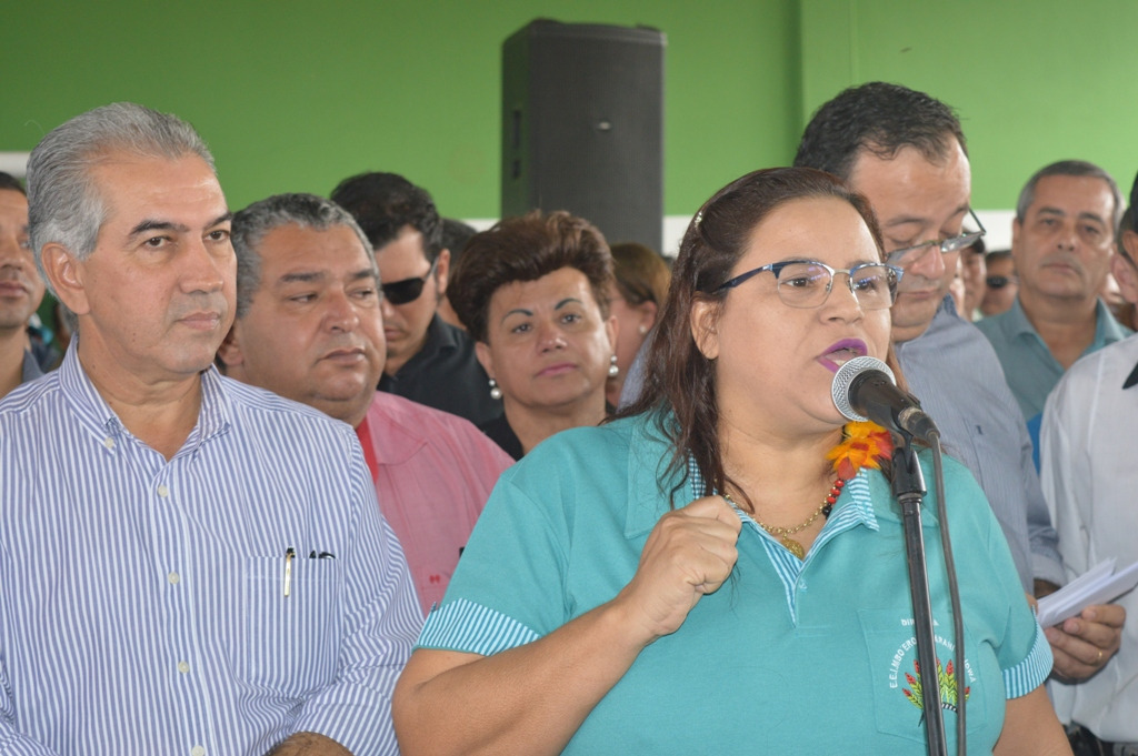 Governador inaugura e lança obras em Amambai Diretora da EE Mbo`Eroy Guarani Kaiowá, professora Nidia ElianeFoto: Moreira Produções