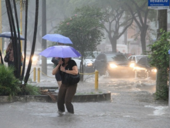 Instituto prevê chuva em vários estados neste domingo