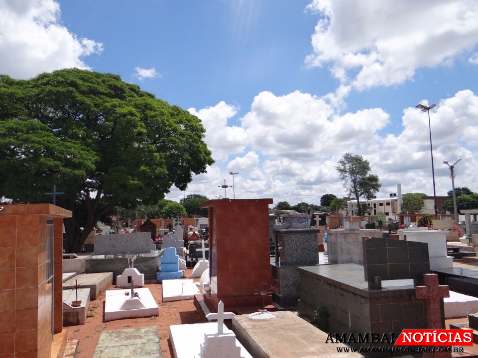 Cemitérios de Amambai estão sendo preparados para o Dia de Finados Cemitérios de Amambai estão passando por manutenção / Foto: Moreira Produções