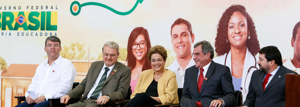 Dilma renova Mais Médicos, ataca golpe e critica o Plano Temer na Saúde Dilma renova Mais Médicos, ataca golpe e critica o Plano Temer na Saúde