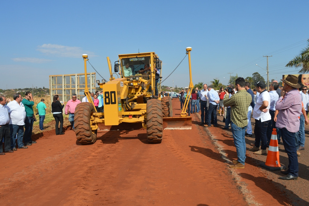 Governador inaugura e lança obras em Amambai Cerca de 74 quilômetros serão revitalizados / Foto: Moreira Produções