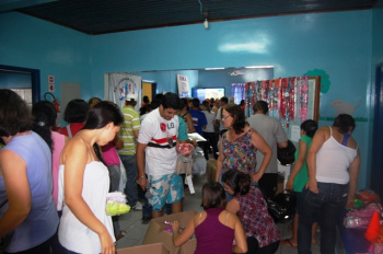 Mais de 300 pessoas prestigiam bazar da Associação de Mães de Amambai Mais de 300 pessoas prestigiam bazar da Associação de Mães de Amambai