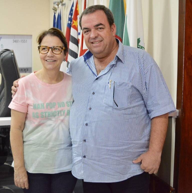 Dilmar Bervian solicita a deputada Tereza Cristina recursos para infraestrutura Deputada Tereza Cristina e o presidente do legislativo de Amambai, vereador Dilmar Bervian / Foto: Assessoria