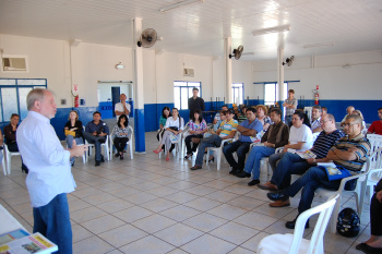 Simted de Amambai realiza reunião com deputado Biffi Biffi alertou para a importância da participação política dos professores.