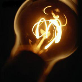 Consumidor reclama da perda de aparelhos elétricos após queda brusca de energia Consumidor reclama da perda de aparelhos elétricos após queda brusca de energia
