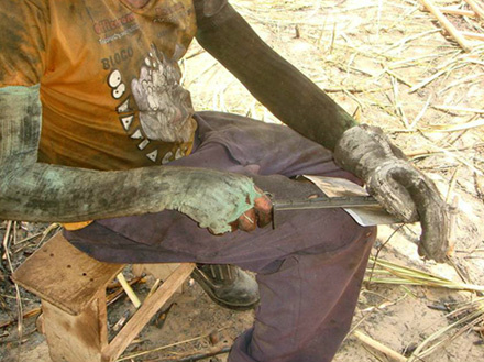 Cortadores de cana usam crack para suportar jornada de 14 horas