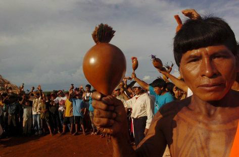 Índios Guarani Kaiowá denunciam ataques e pedem demarcação de terras