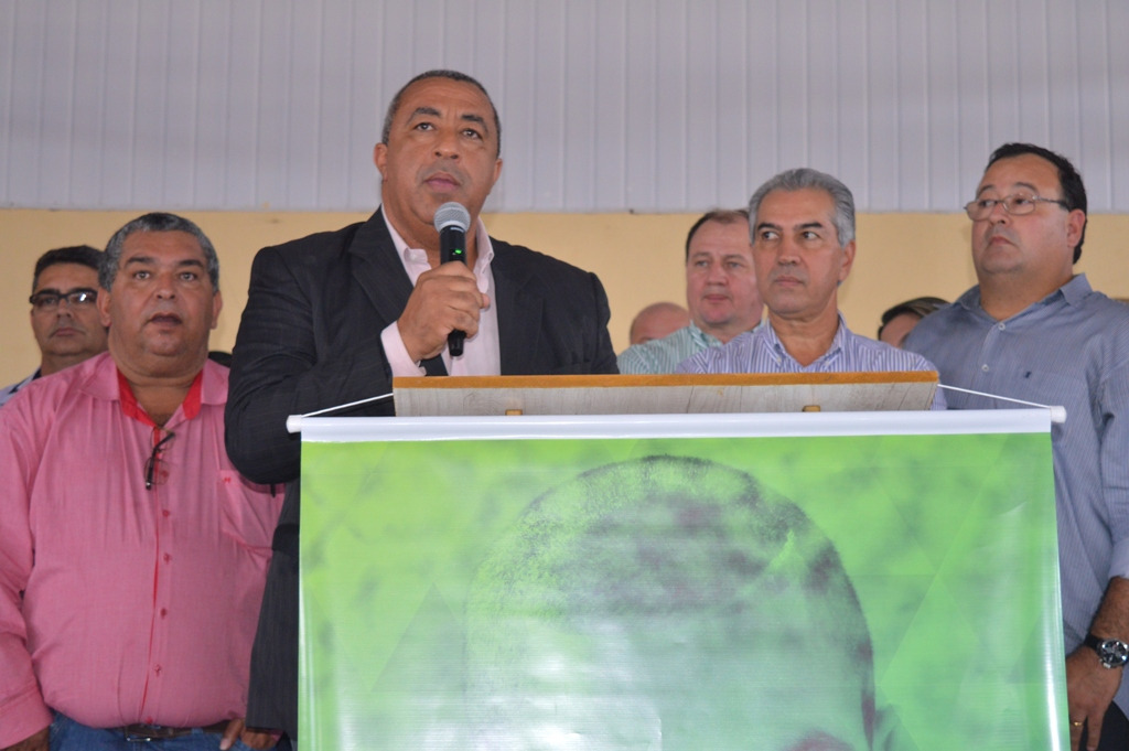 Governador inaugura e lança obras em Amambai Presidente do legislativo de Amambai, vereador CarlinhosFoto: Moreira Produções