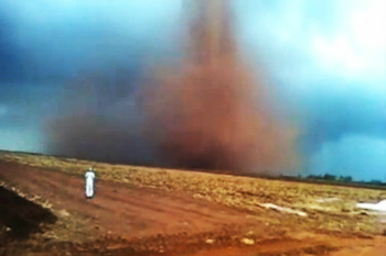 Tornado assusta funcionários de fazenda em Nova Andradina