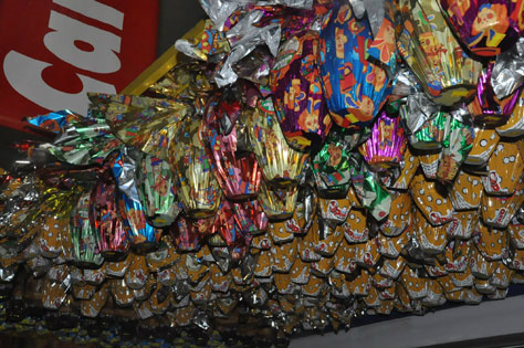 Supermercados já estão lotados de ovos de Páscoa para a alegria da criançada