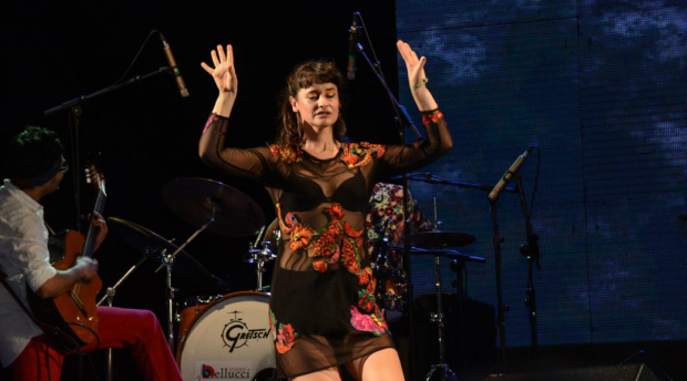 Pascuala Ilabaca e Fauna celebram a música latina contemporânea no Fasp Do alto do Palco Integração, ela e sua banda Fauna, cativaram o público com ternura, simpatia e uma música primorosa.Foto: Divulgação