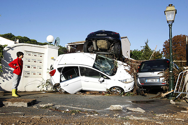 Inundações na França deixam 13 mortos e seis desaparecidos Inundações na França deixam 13 mortos e seis desaparecidos
