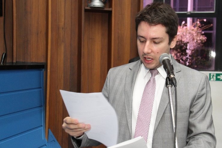Projeto permite utilização de faixas de domínio das rodovias para a agricultura O deputado João Henrique apresentou projeto que altera lei da concessão dos domínios de rodovias / Foto: Wagner Guimarães/Arquivo ALEMS