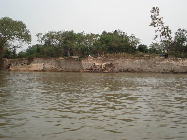 Implantação do novo Código Florestal pode custar mais de R$ 1 trilhão Segundo o estudo do impacto ambiental, social, econômico e também tributário a implantação do Código irá exigir o gasto de R$ 1 trilhão.