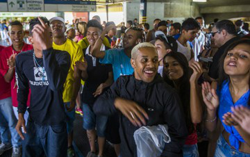 Falha tentativa de transformar rolezinho em golpe eleitoral Parte da classe política adaptou rapidamente o discurso, da defesa da repressão à liberdade