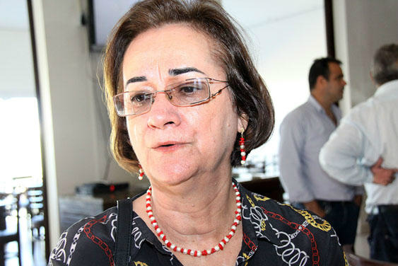 Secretária Nilene Badeca é nome de turma de formandos do Profuncionário