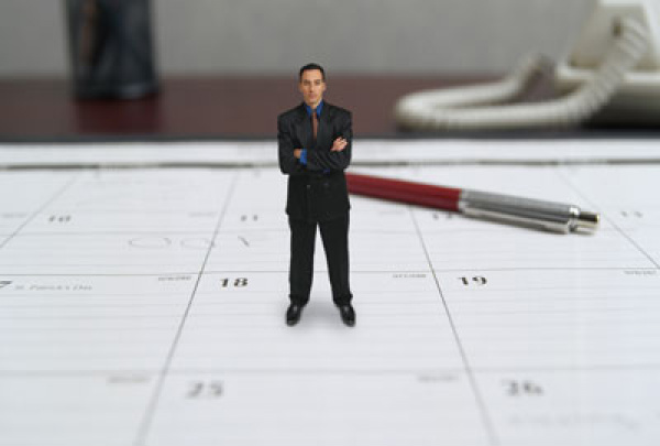 A lei diz dos deveres do empregado demitido e não especifica o do que pede demissão. Isso está virando uma polêmica.