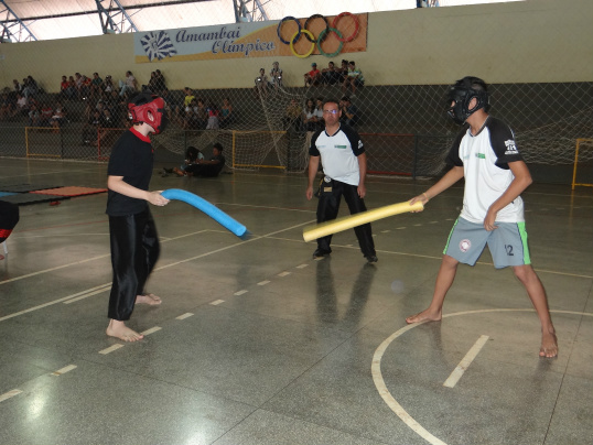 Campeonato de Kung Fu Kuoshi aconteceu em Amambai no último final de semana A luta de bastonetes simula uma luta com espadas / Foto: Moreira Produções