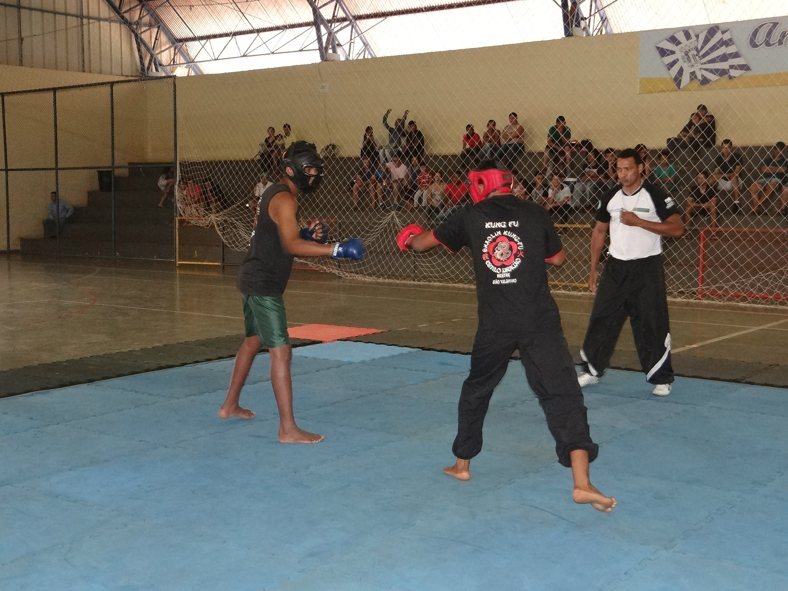 Campeonato de Kung Fu Kuoshi aconteceu em Amambai no último final de semana As lutas corporais iniciaram após o almoço / Foto: Moreira Produções
