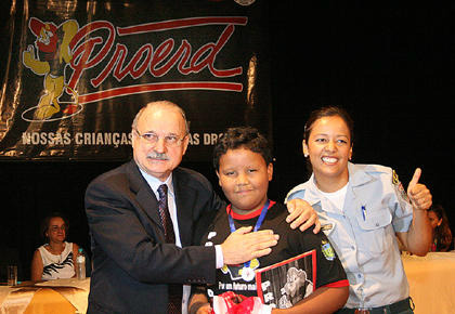 Proerd completa 17 anos e comemora com formaturas de 800 crianças e homenagens