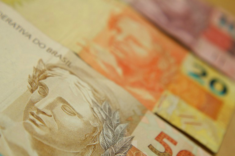 Caixa tem lucro líquido de R$ 3,4 bilhões no ano Caixa tem lucro líquido de R$ 3,4 bilhões no ano