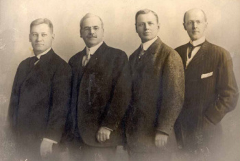 Os quatro primeiros rotarianos: Gustavus Loehr, Silvester Schiele, Hiram E. Shorey e Paul P. Harris. 