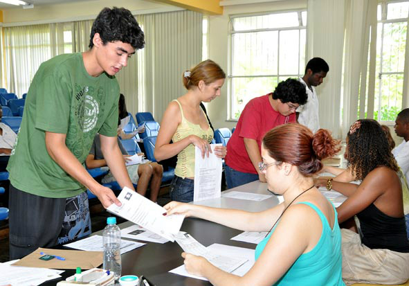 O candidato que não comparecer na data prevista perderá a vaga