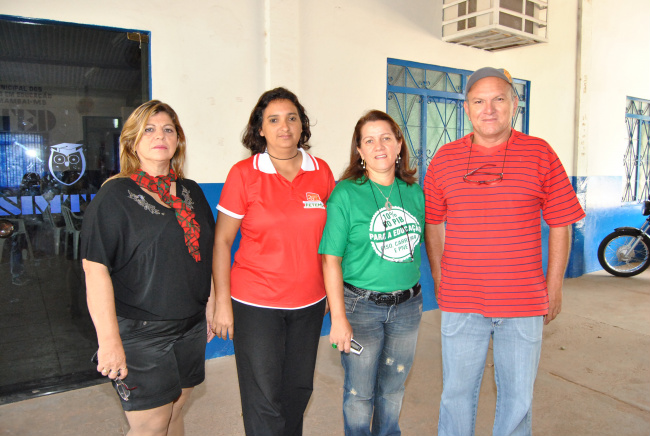 (E/D) Adiles, Marly e Olga Tobias, da presidência do Simted de Amambai e Valério Lopes, presidente do Simted de Paranhos. Foto: Moreira Produções.