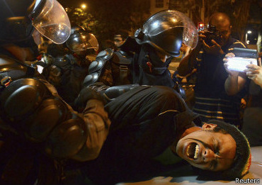Impunidade impede avanços de Brasil como 'democracia influente', diz ONG Repressão policial durante os protestos foi criticada no relatório da HRW