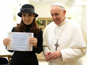 Cristina Kirchner pede interferência do papa na questão Ilhas Malvinas
