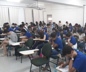 Crise econômica e evasão do Ensino Médio reduzem inscrições no Enem