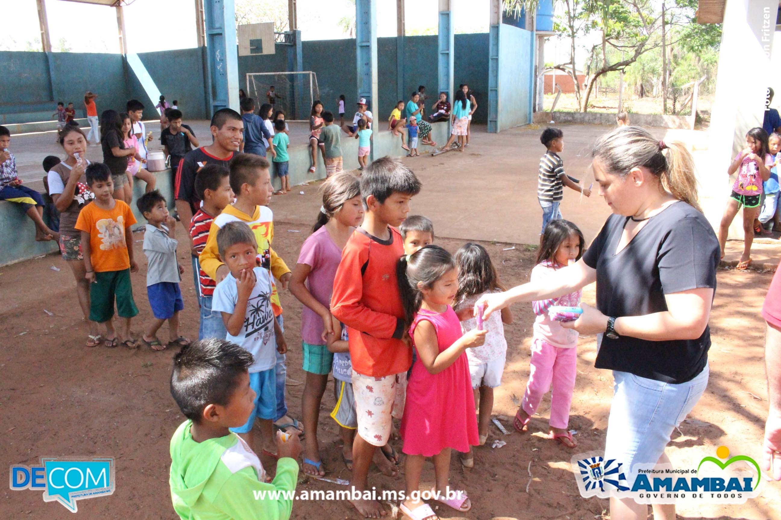Mais de 20 mil geladinhos foram distribuídos em comemoração ao Dia das Crianças Mais de 20 mil geladinhos foram distribuídos em comemoração ao Dia das Crianças
