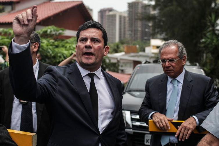 O juiz Sergio Moro e o futuro ministro da Economia, Paulo Guedes, no Rio de Janeiro