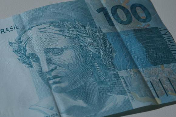 Salário mínimo cresceu 77% desde 2002