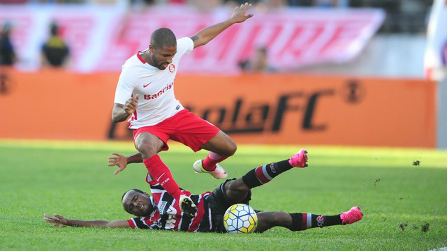 Santa Cruz volta a vencer no Arruda, respira aliviado e afunda Inter em crise Ke Santa Cruz volta a vencer no Arruda, respira aliviado e afunda Inter em crise Ke