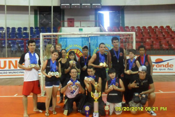 Equipe de Kung Fu da Escola Dragões de Fogo