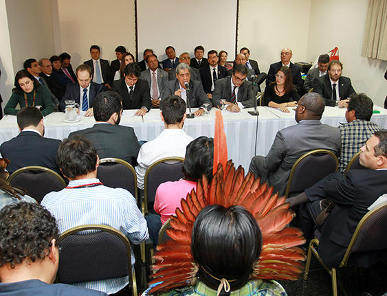 Governador diz que conflito pode ser resolvido com terras doadas à União