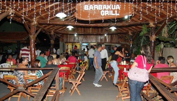 O Barbakuá Grill que oferece várias opções de espetos e porções para toda a família. 