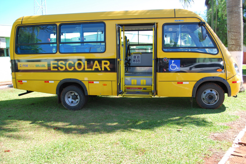 Aral Moreira recebe mais um ônibus para o transporte escolar