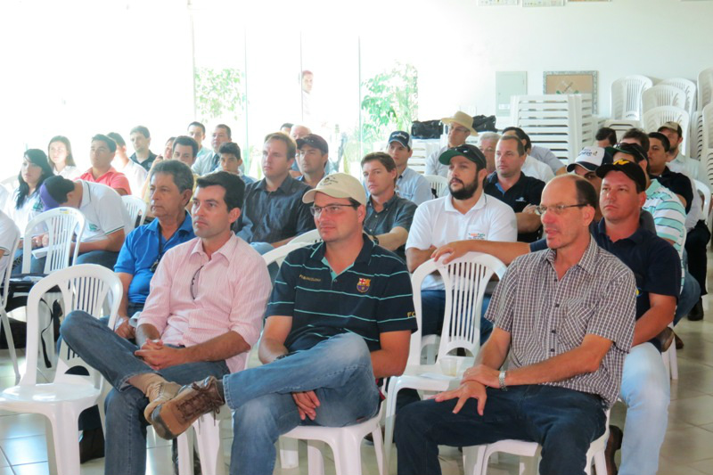 Fundação MS realiza programação em Amambai Autoridades, produtores rurais e alunos estiveram participando do evento / Foto: Assessoria