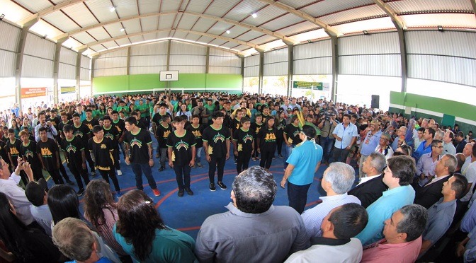 Governador entrega quadra em escola indígena em Amambai Foto: Divulgação