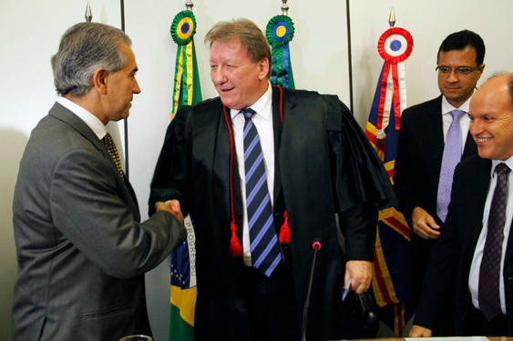 Reinaldo Azambuja prestigia eleição de presidente, vice e corregedor do TJ-MS Reinaldo Azambuja prestigia eleição de presidente, vice e corregedor do TJ-MS