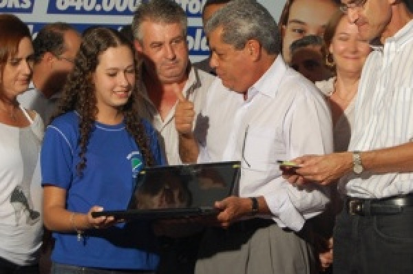 Caroline Antunes Centenaro estudou o 1º ano do ensino médio na escola Dr. Fernando.