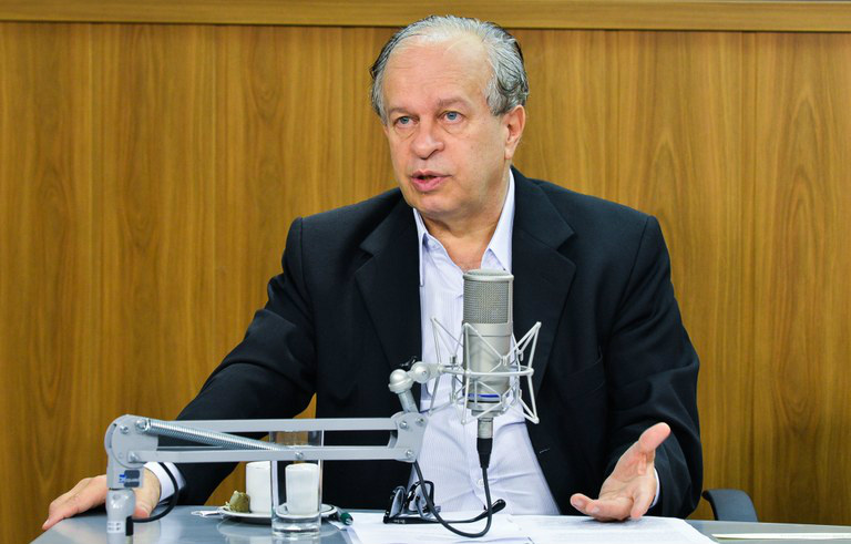 Ministro afirmou que contratos serão renovados e que ninguém ficará de fora por problemas técnicos / Antonio Cruz/Agência Brasil