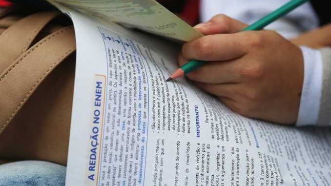Manipulação de usuários na internet foi tema da redação do Enem 2018